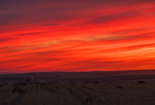 Spectacular sunset on the flat plains of central Washington.